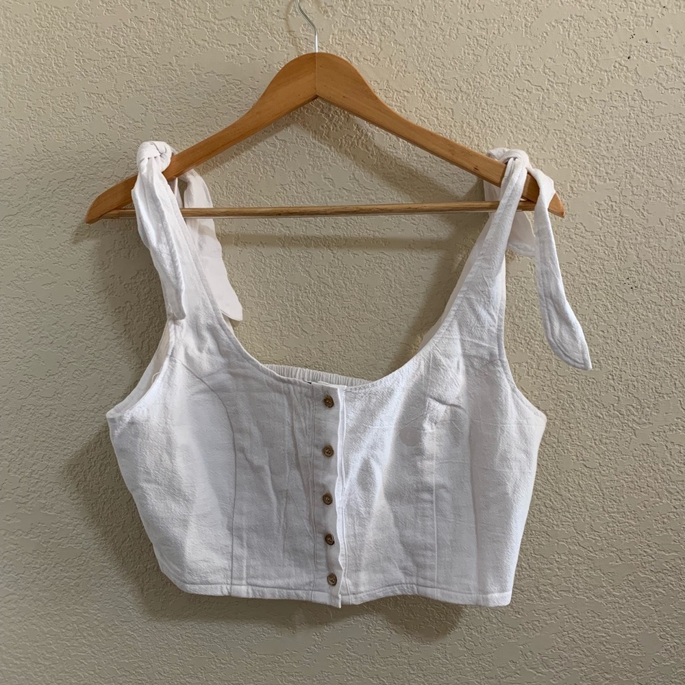 Kendall and Kylie White cropped top